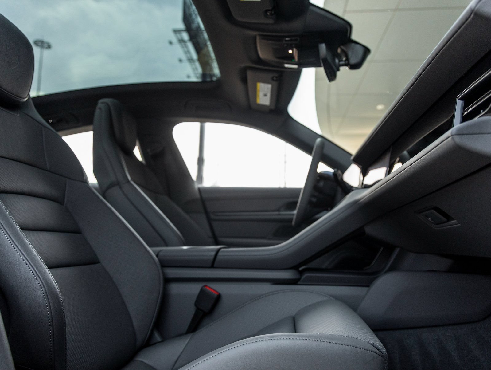 Certified 2025 Porsche Taycan AWD/4WD image 40