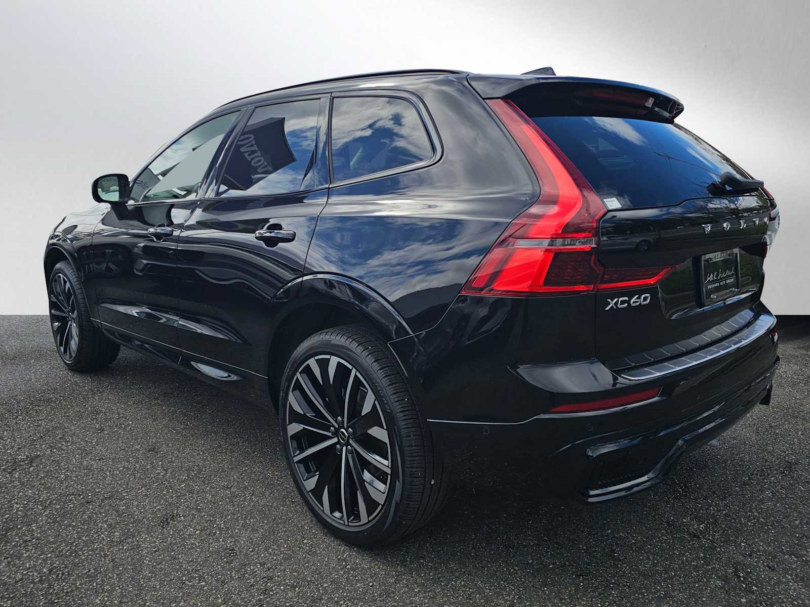 Used 2026 Volvo XC60 B5 Ultra w/ Protection Package Premier AWD/4WD image 5
