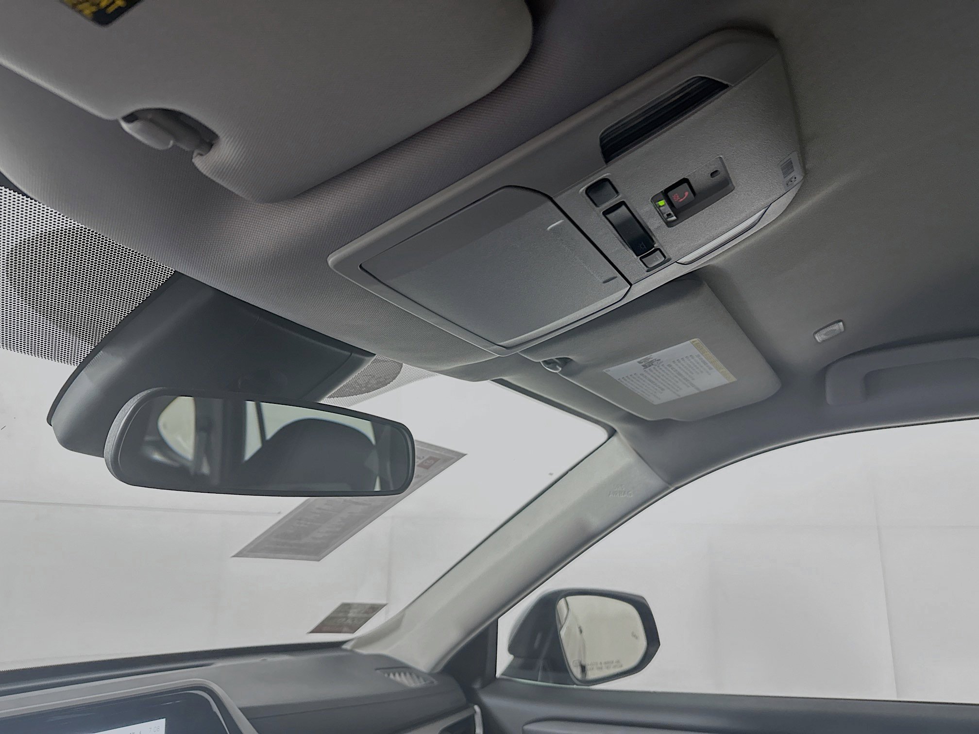 Used 2025 Toyota Highlander LE FWD image 18