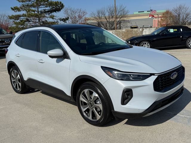 Certified 2025 Ford Escape Platinum w/ Premium Technology Package image 6