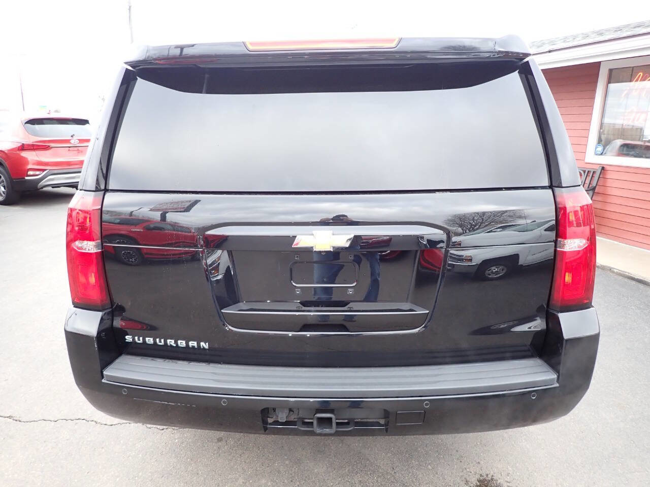 Used 2018 Chevrolet Suburban LT AWD/4WD image 5