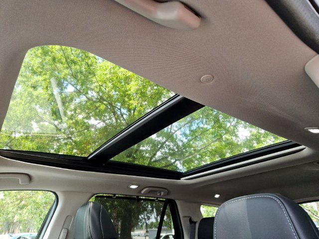 Used 2025 Honda Pilot Touring image 17