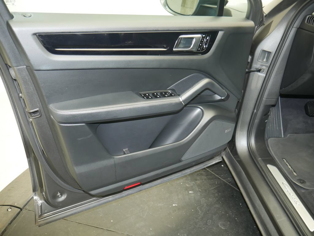 Certified 2021 Porsche Cayenne Coupe AWD/4WD image 4