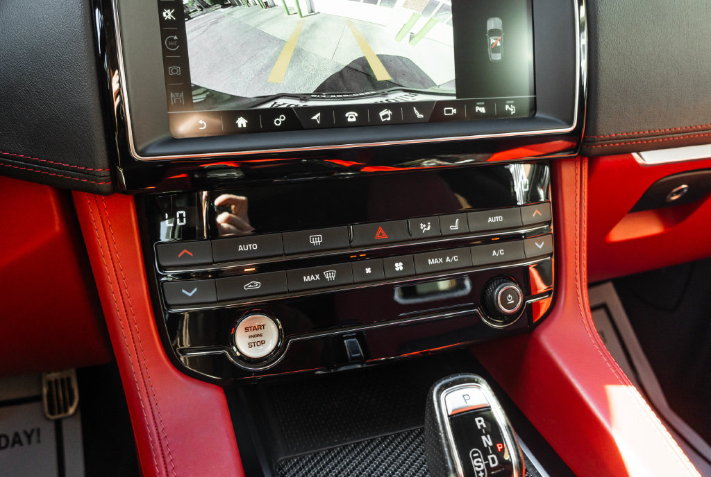 Used 2020 Jaguar F-PACE SVR AWD/4WD image 21