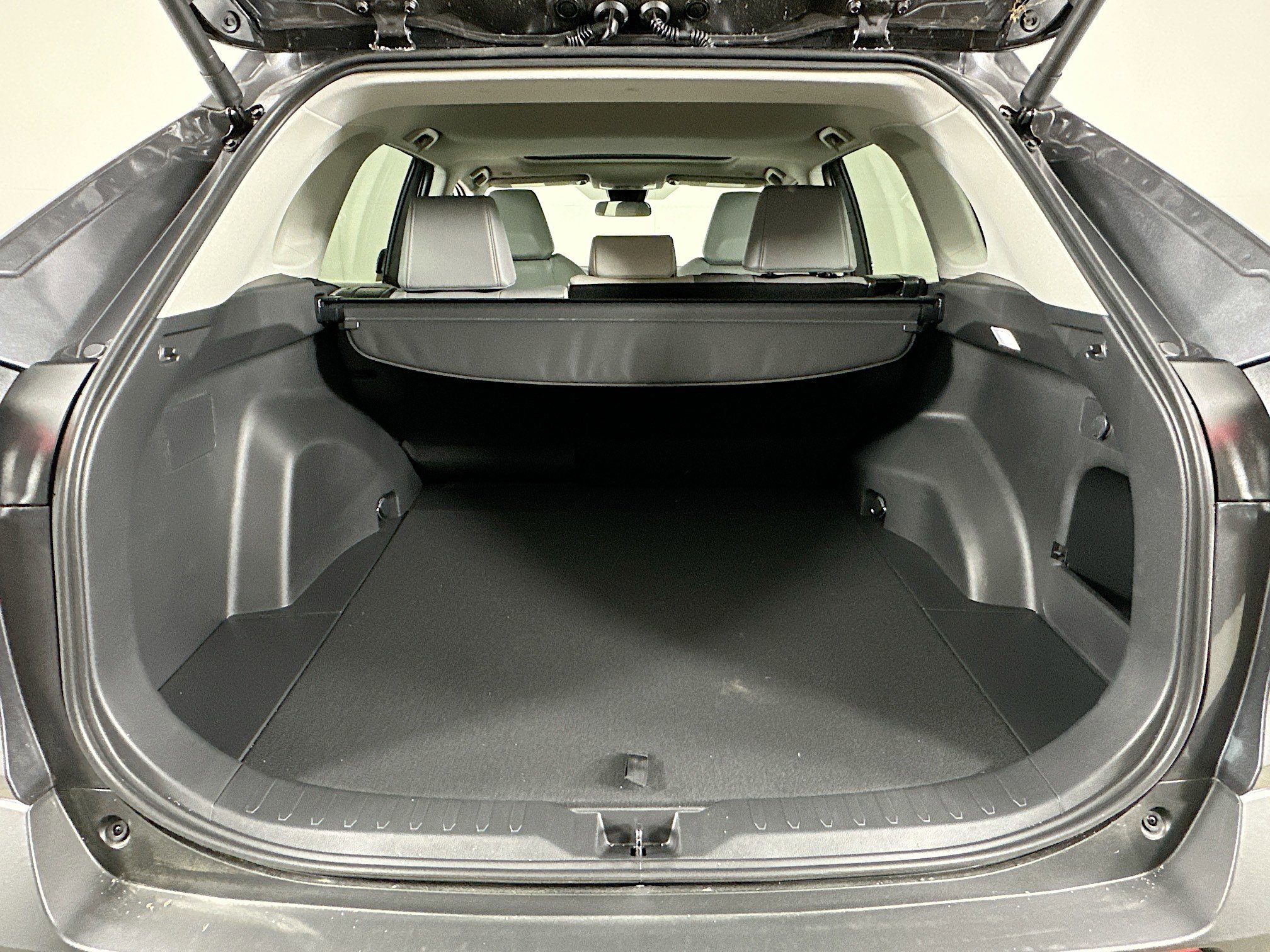 Used 2025 Toyota RAV4 XLE Premium image 28