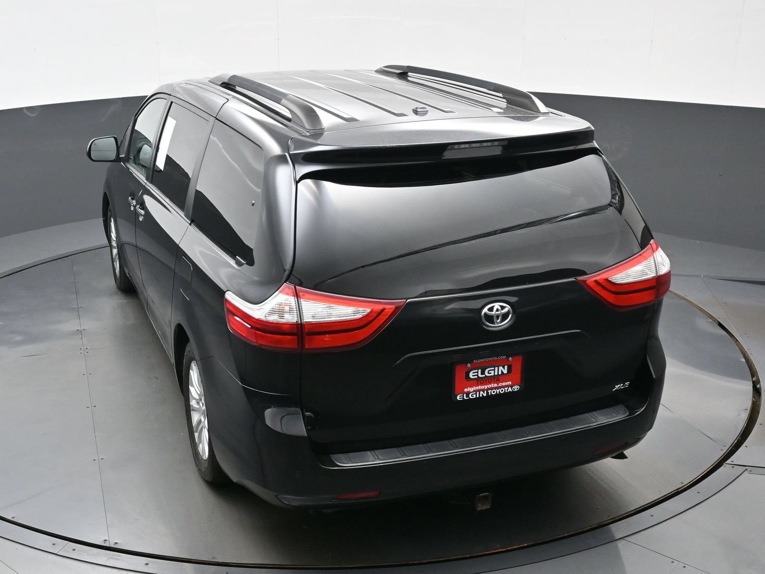 Used 2015 Toyota Sienna XLE w/ XLE Navigation Package FWD image 40
