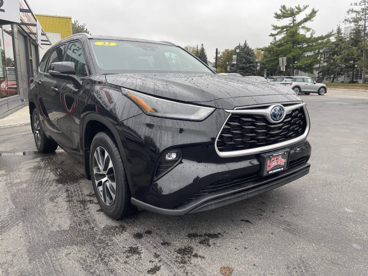 Used 2022 Toyota Highlander XLE image 8