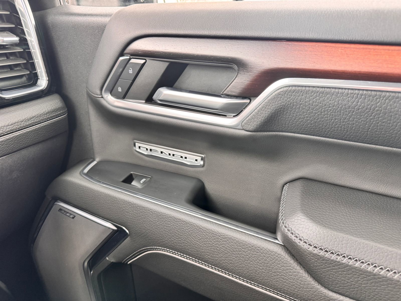 Used 2024 GMC Sierra 1500 Denali w/ Denali Reserve Package image 24