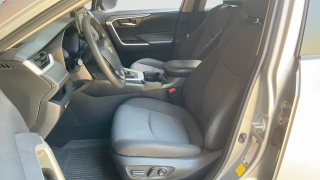 Used 2020 Toyota RAV4 XLE FWD image 19