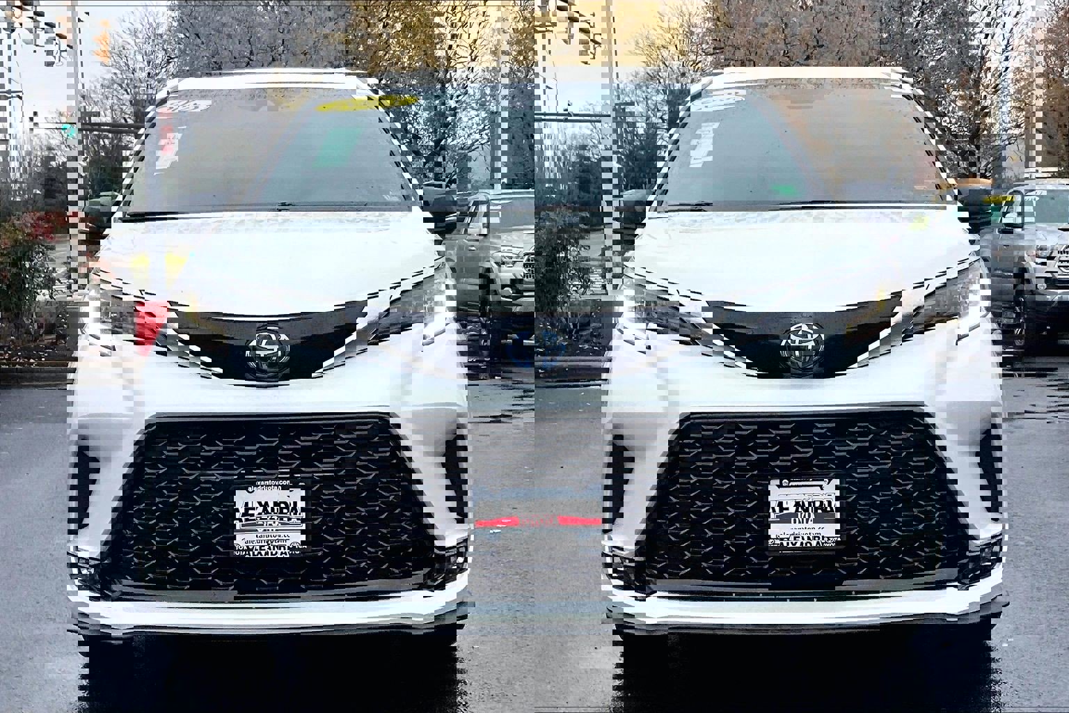 Used 2023 Toyota Sienna XSE image 3