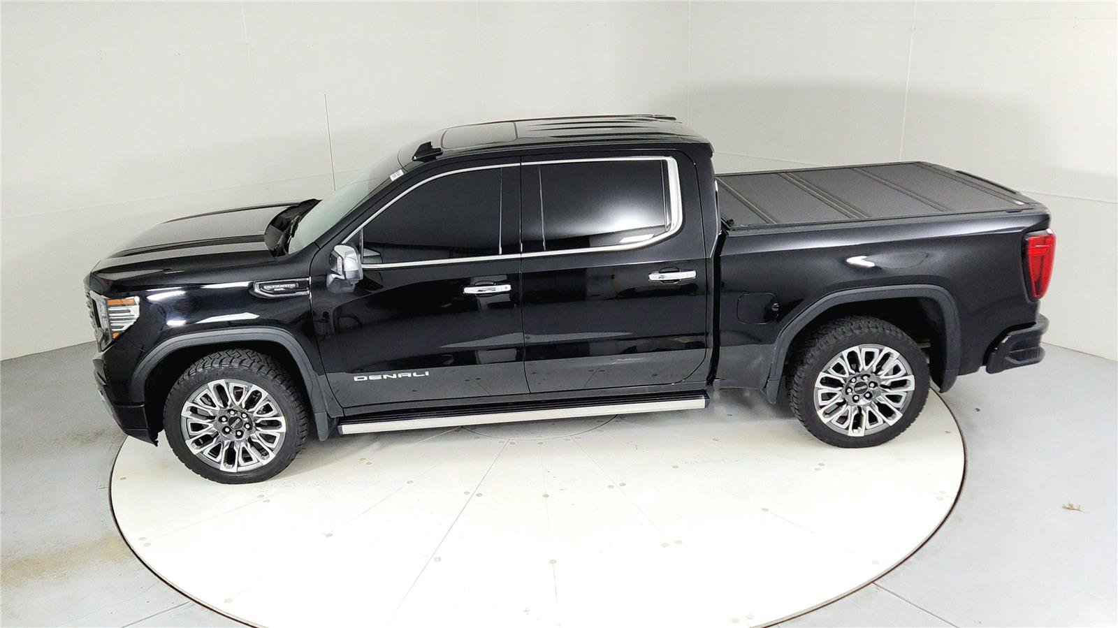 Used 2023 GMC Sierra 1500 Denali Ultimate AWD/4WD image 14