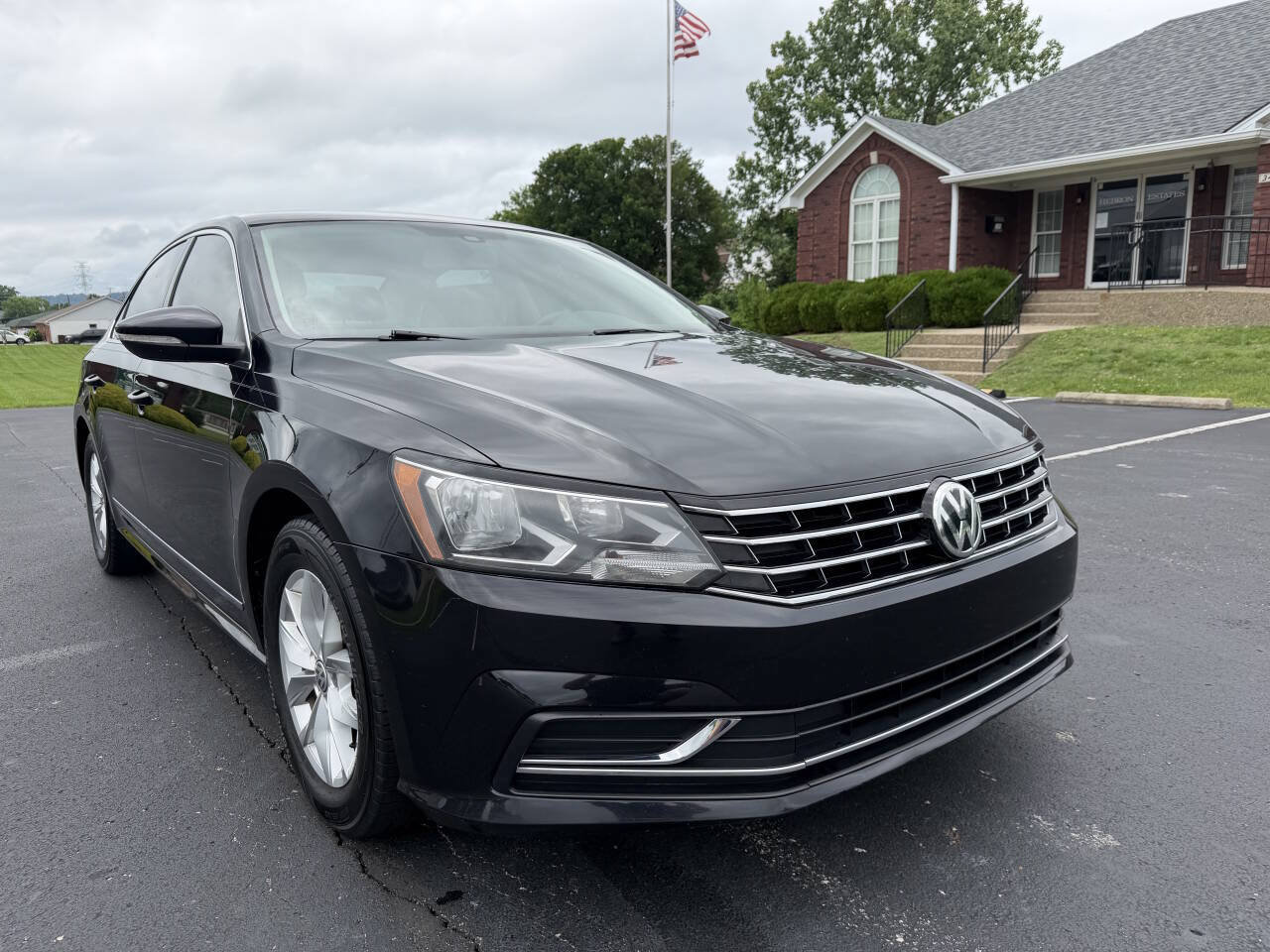 Used 2017 Volkswagen Passat 1.8T S FWD image 9