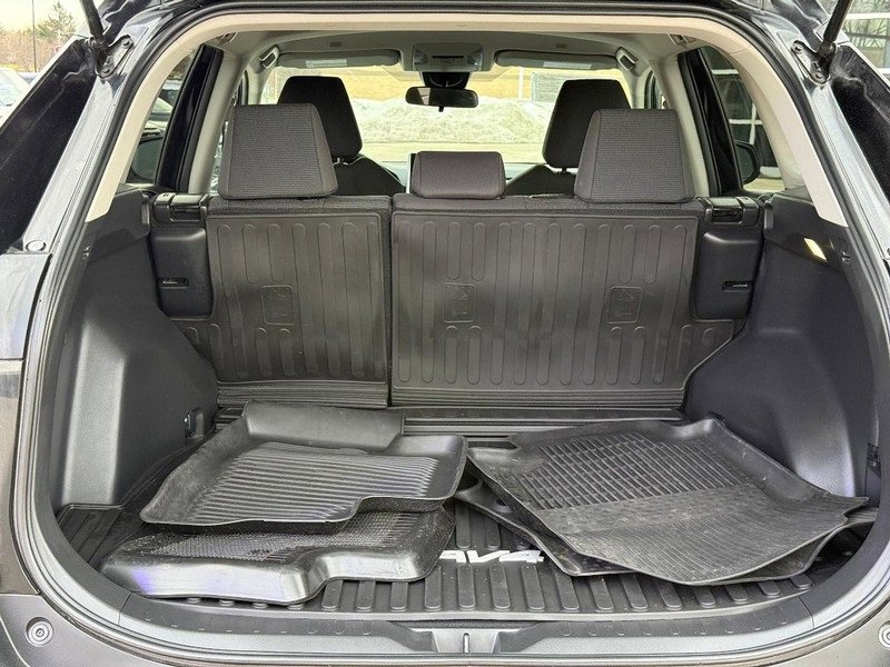 Used 2023 Toyota RAV4 LE image 9