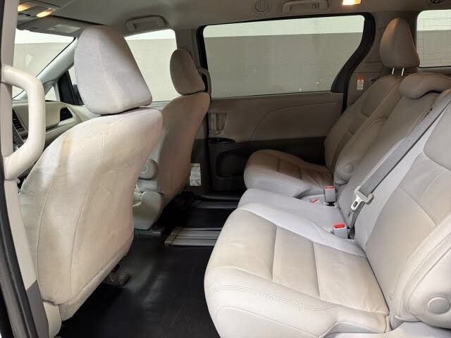 Used 2020 Toyota Sienna L FWD image 22