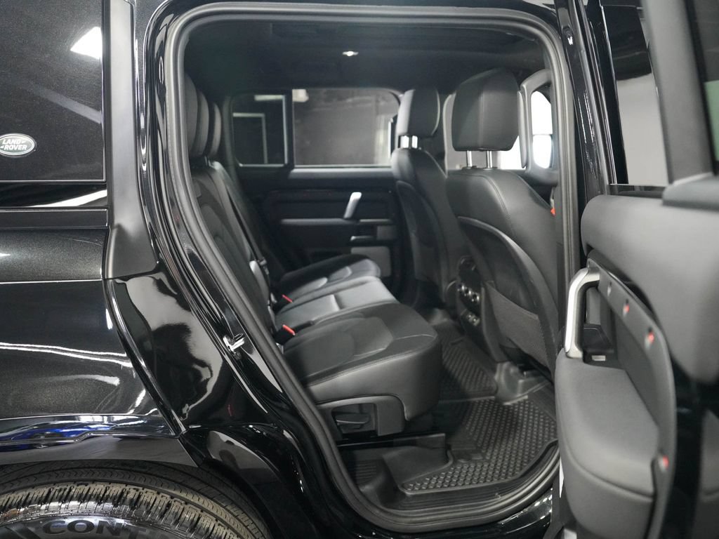 Used 2023 Land Rover Defender 130 X-Dynamic SE AWD/4WD image 34