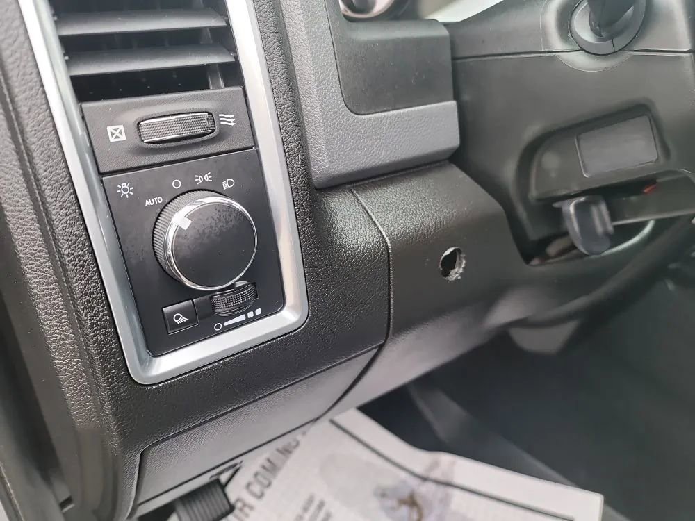 Used 2019 RAM 1500 Classic SLT AWD/4WD image 12