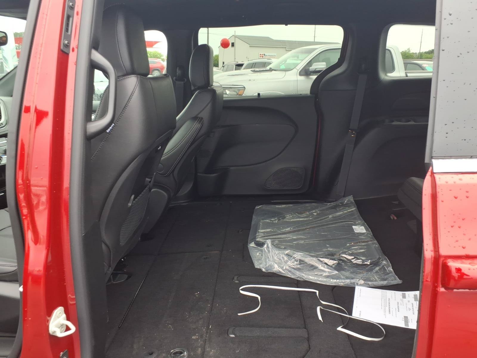 New 2027 Chrysler Pacifica Select AWD/4WD image 7