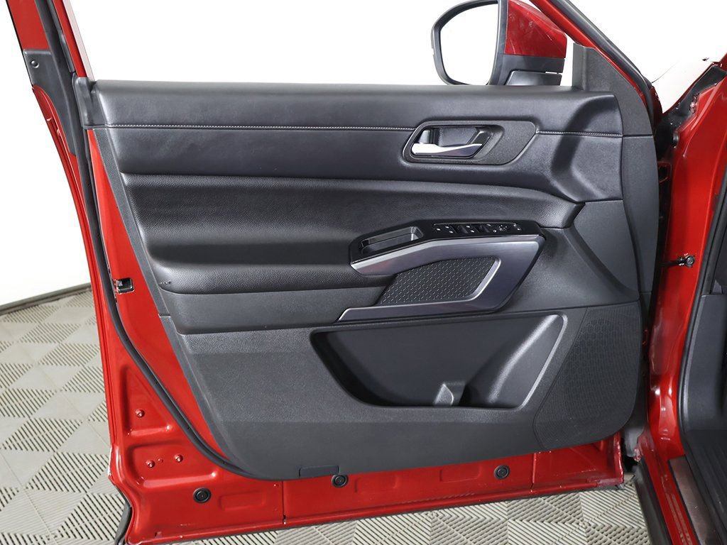 Used 2023 Nissan Pathfinder SL w/ Lighting Package (N92) image 25