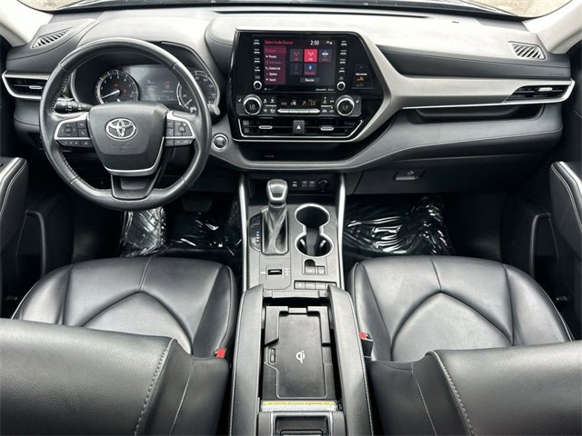 Used 2022 Toyota Highlander XLE image 19