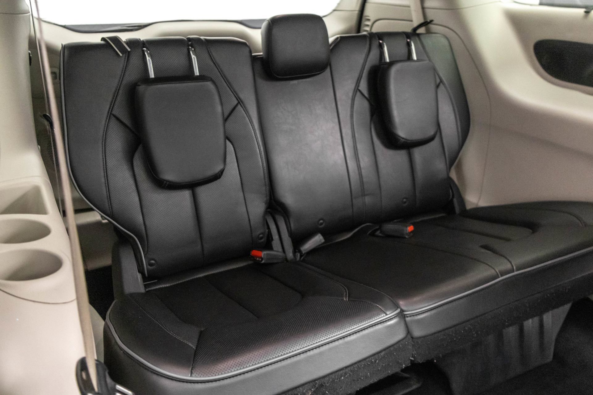 Used 2020 Chrysler Pacifica Limited w/ Advanced Safetytec Group FWD image 38