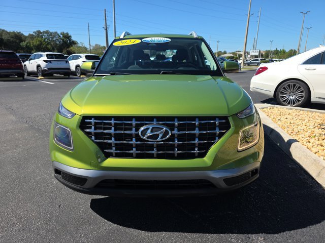 Certified 2024 Hyundai Venue SEL FWD image 17