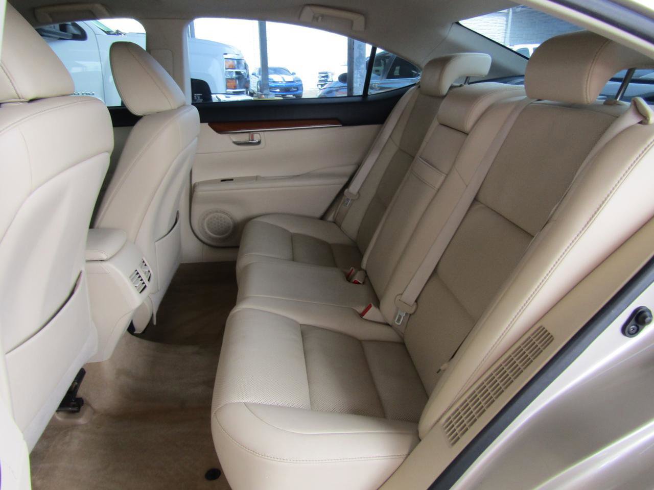 Used 2015 Lexus ES 300h w/ Premium Package w/Bamboo Trim FWD image 10