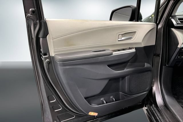 Used 2023 Toyota Sienna XLE AWD/4WD image 18