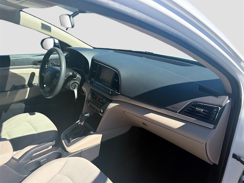 Used 2017 Hyundai Elantra SE image 30