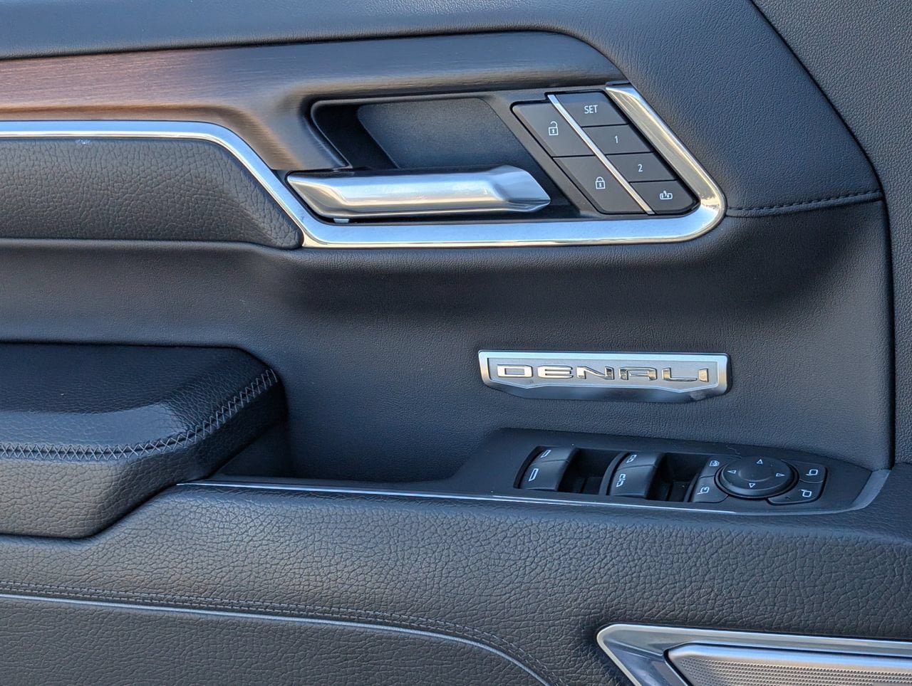 Used 2024 GMC Sierra 1500 Denali RWD image 23