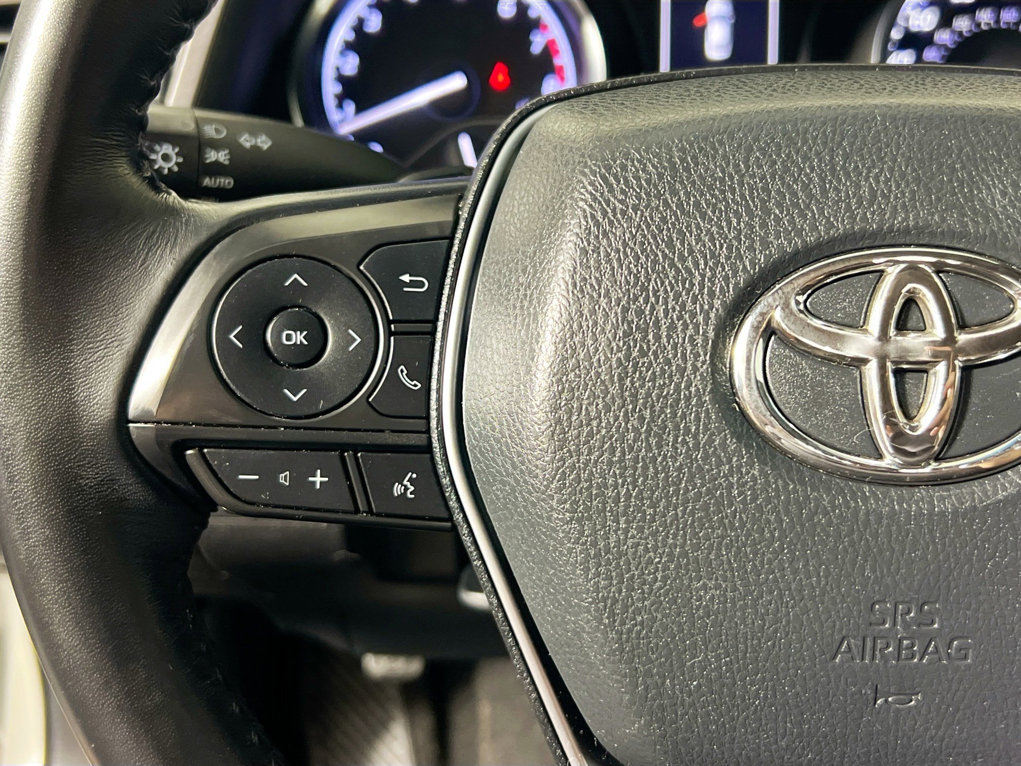 Used 2018 Toyota Camry SE FWD image 18