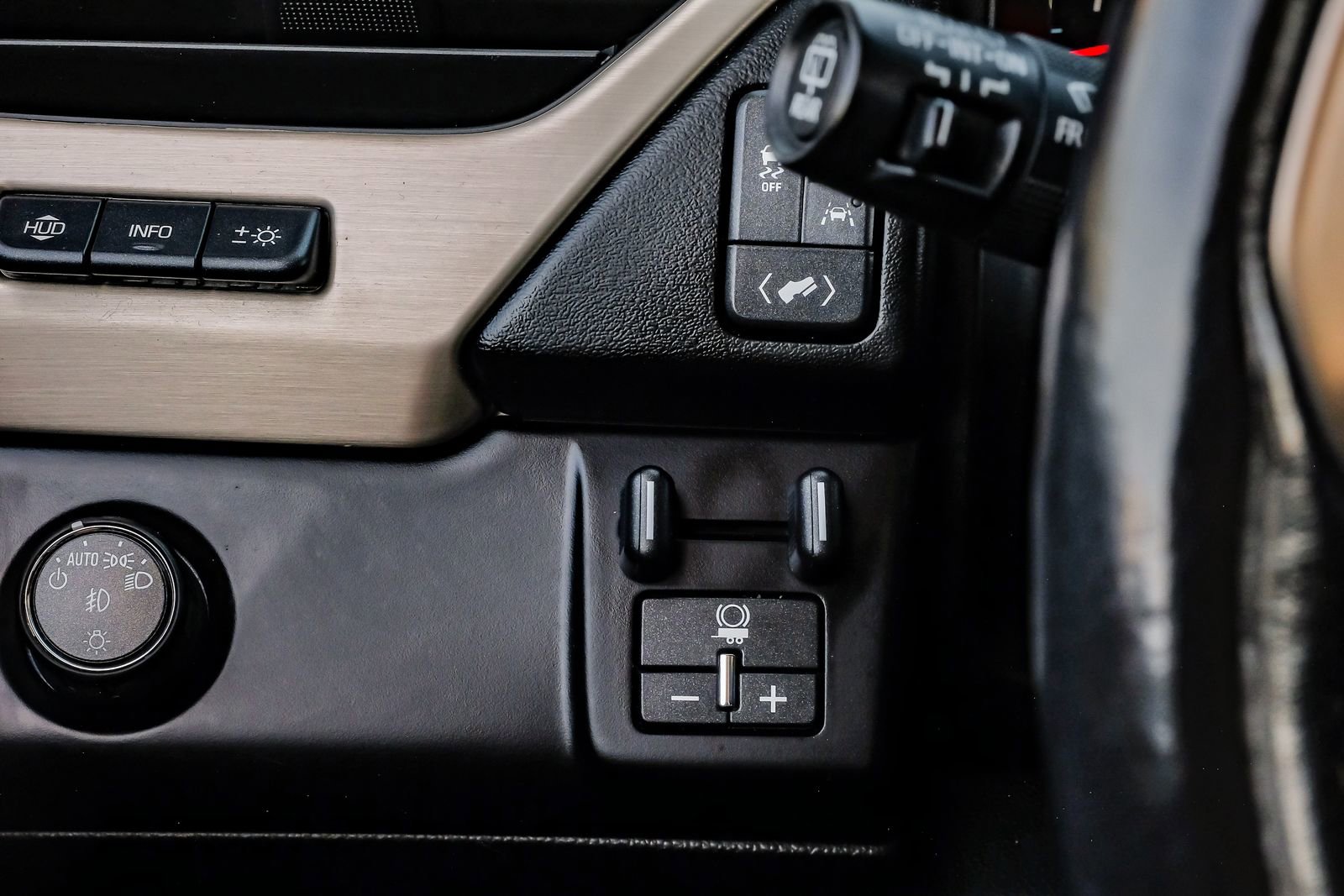 Used 2018 GMC Yukon Denali RWD image 30