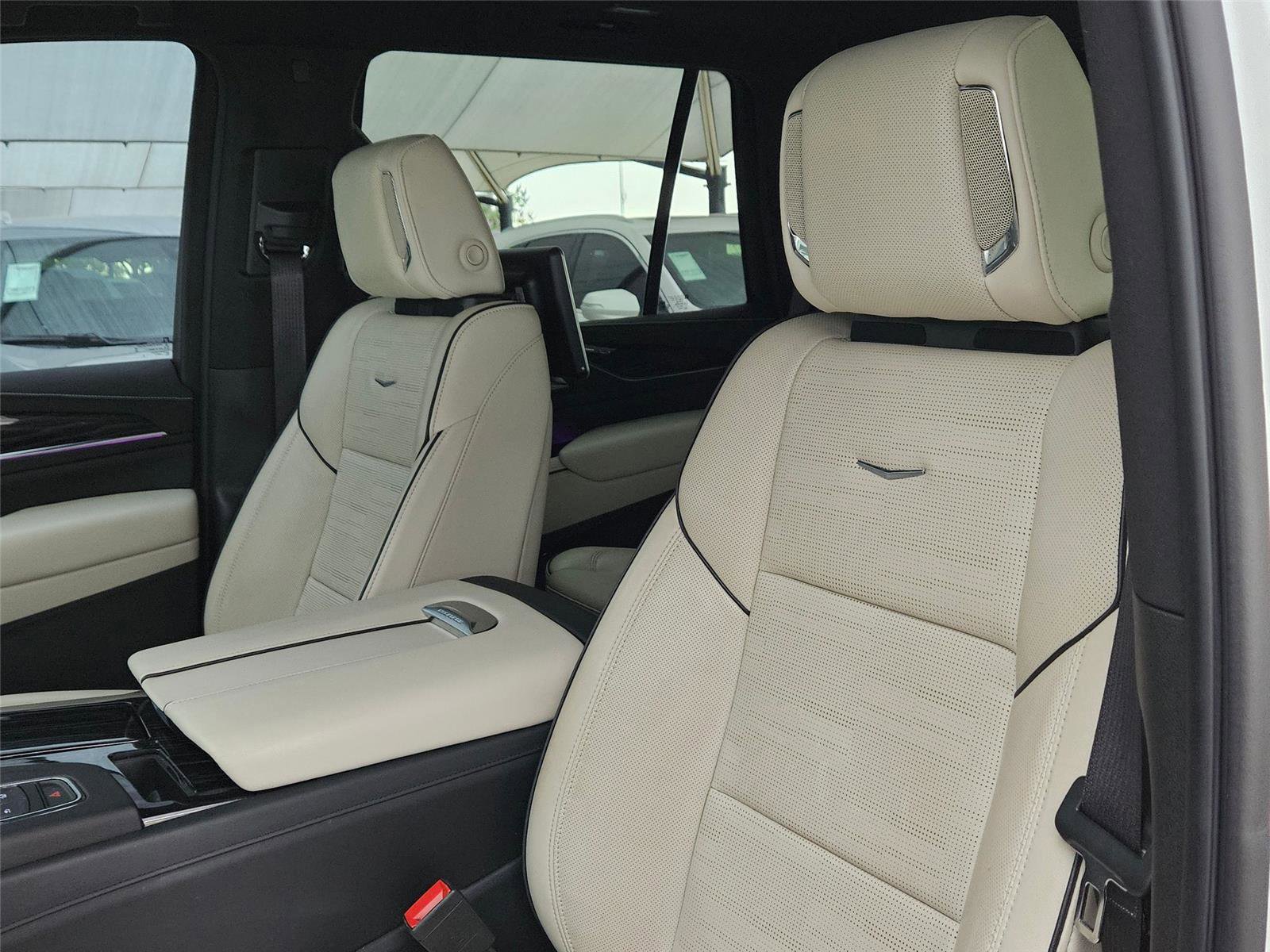 Used 2022 Cadillac Escalade Sport w/ Touring Package AWD/4WD image 10