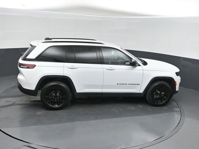 Used 2025 Jeep Grand Cherokee Altitude AWD/4WD image 29