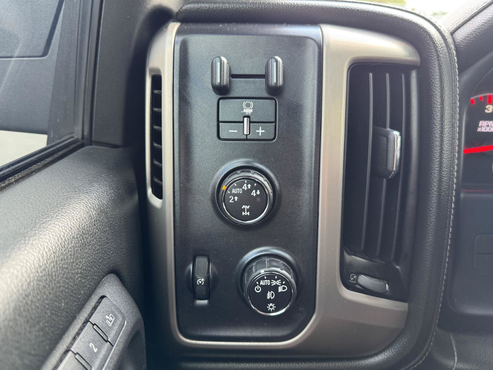 Used 2015 GMC Sierra 1500 Denali w/ Driver Alert Package AWD/4WD image 18
