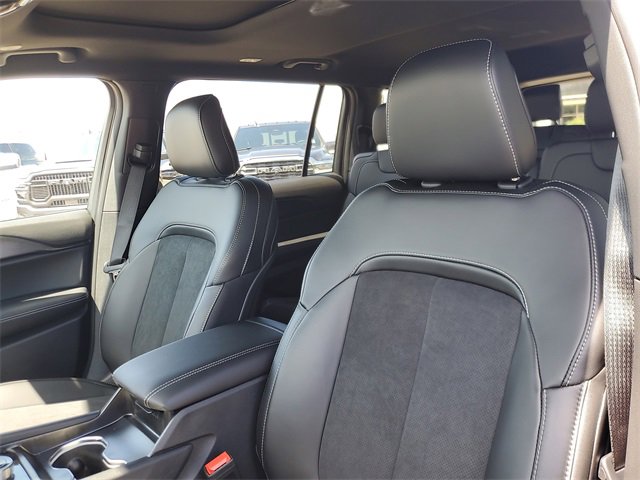 New 2025 Jeep Grand Cherokee L Altitude image 16