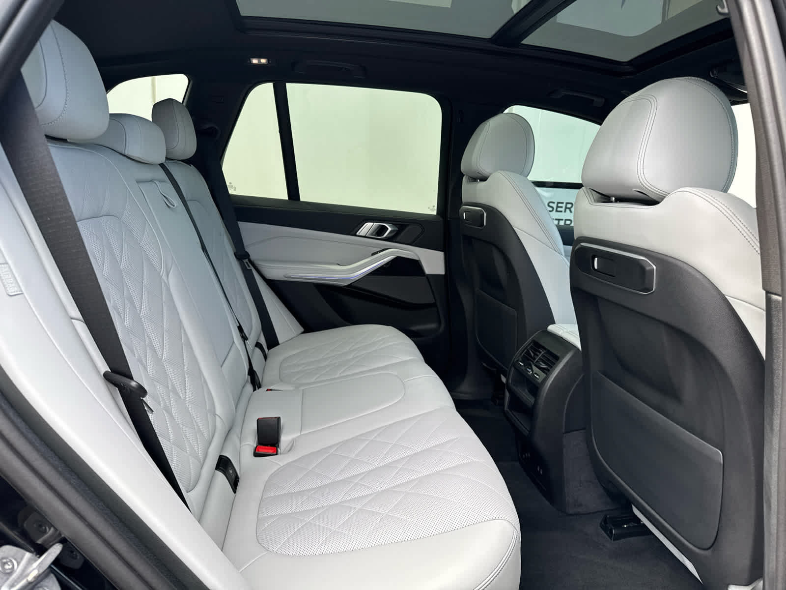 Used 2024 BMW X5 xDrive40i w/ M Sport Package AWD/4WD image 18