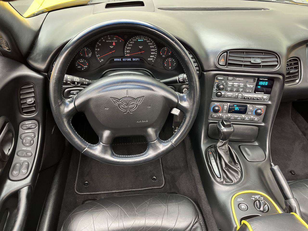 Used 2000 Chevrolet Corvette Coupe w/ Roof Pkg RWD image 10