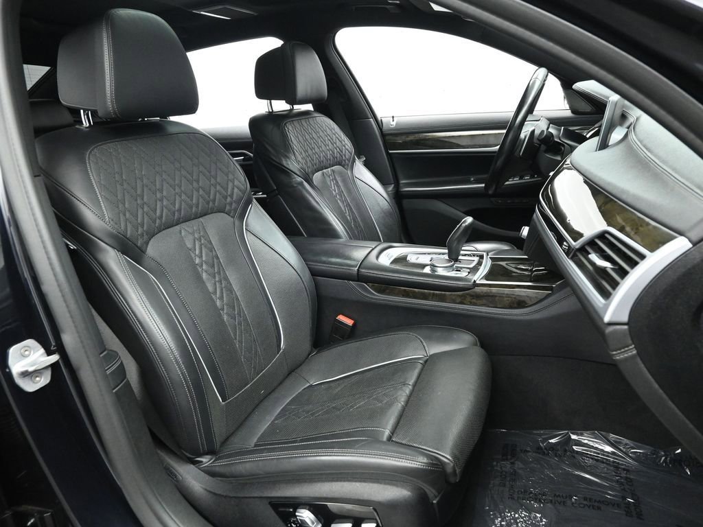 Used 2019 BMW 750i image 23