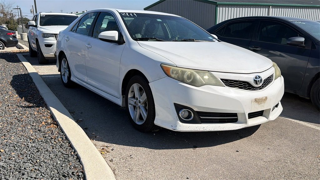 Used 2013 Toyota Camry SE image 3