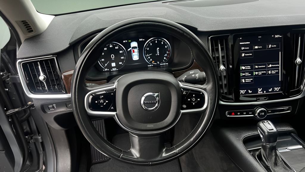 Used 2017 Volvo S90 T5 Momentum w/ Vision Package image 10
