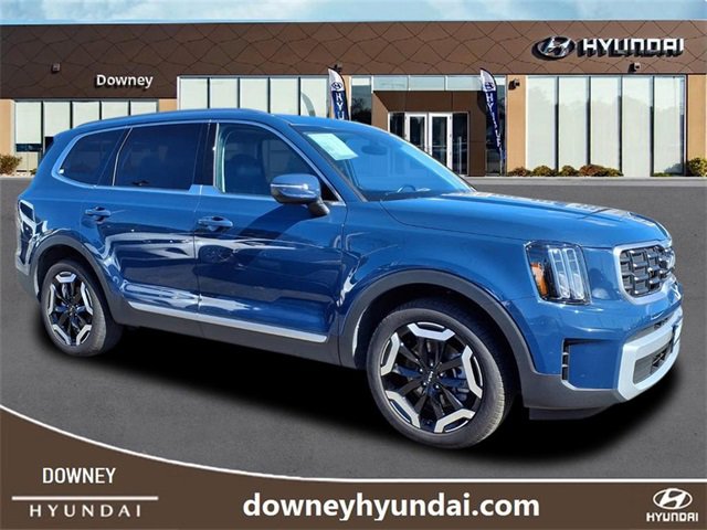 Used 2025 Kia Telluride S image 3