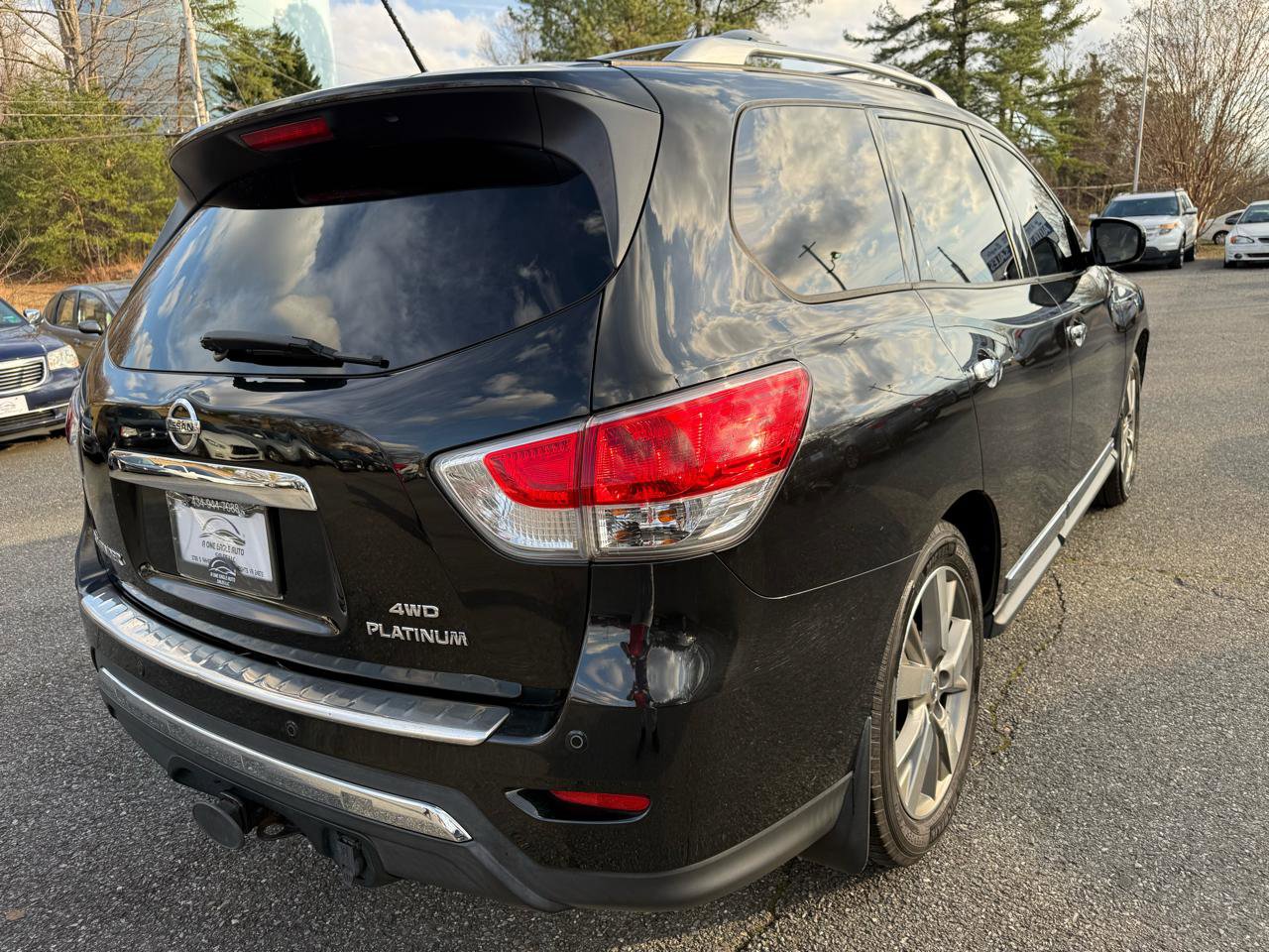 Used 2015 Nissan Pathfinder Platinum w/ Family Entertainment Package AWD/4WD image 7