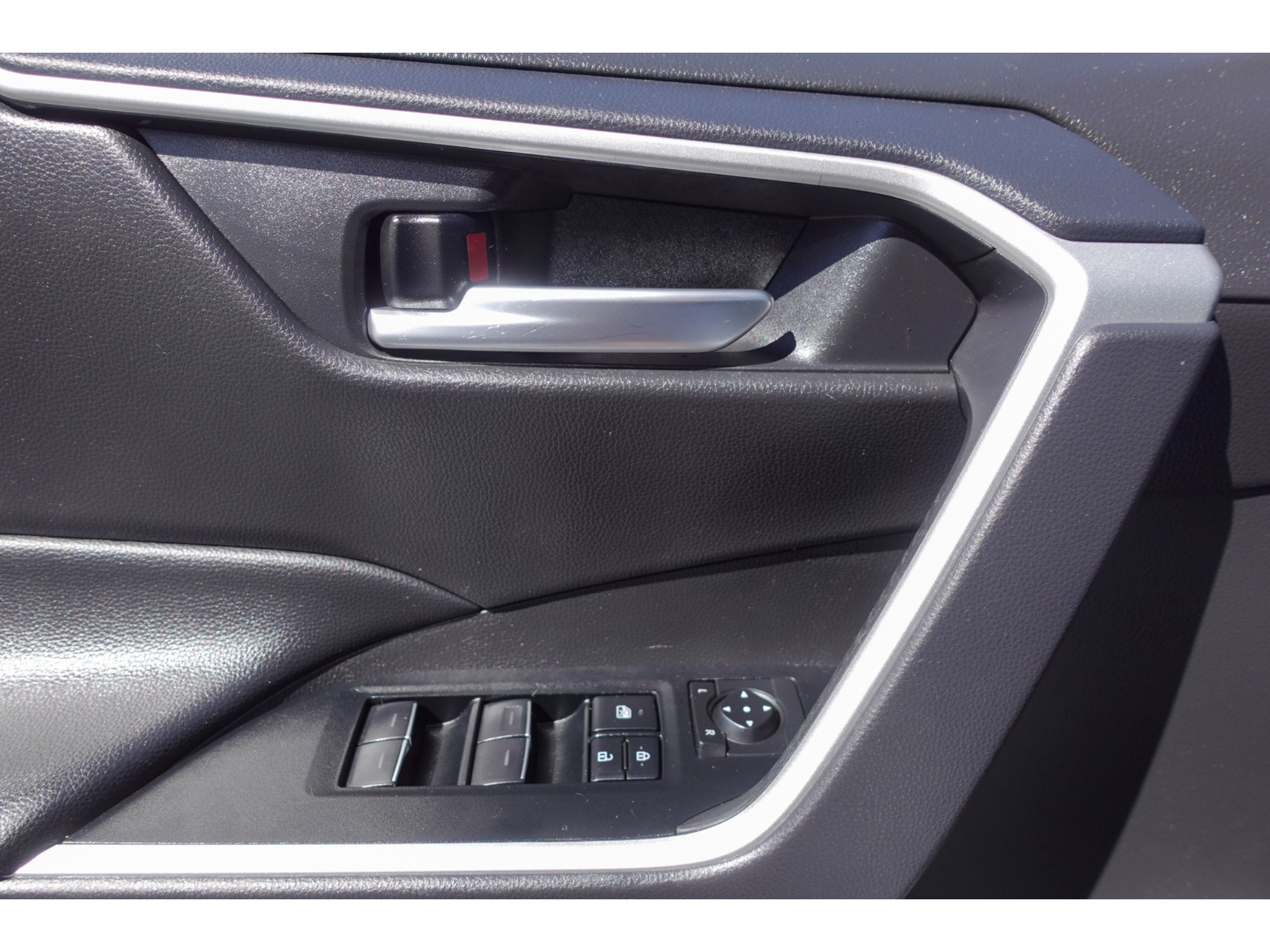 Used 2025 Toyota RAV4 XLE AWD/4WD image 11