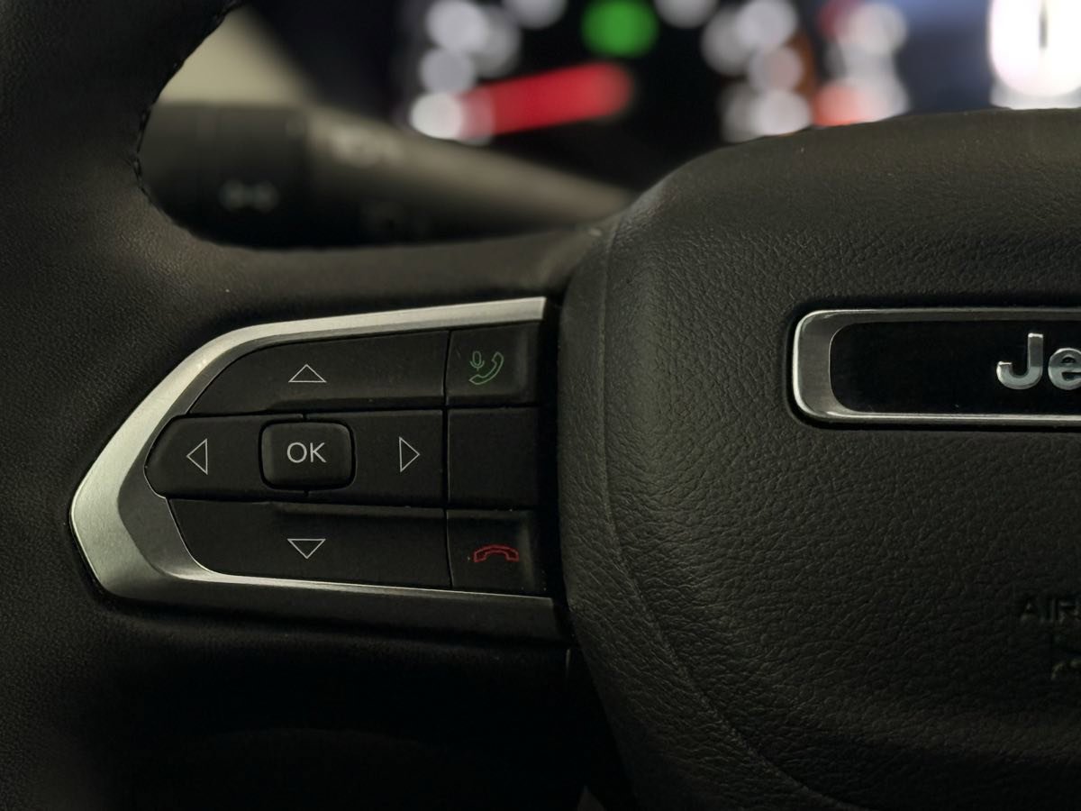 Used 2025 Jeep Compass Limited image 37