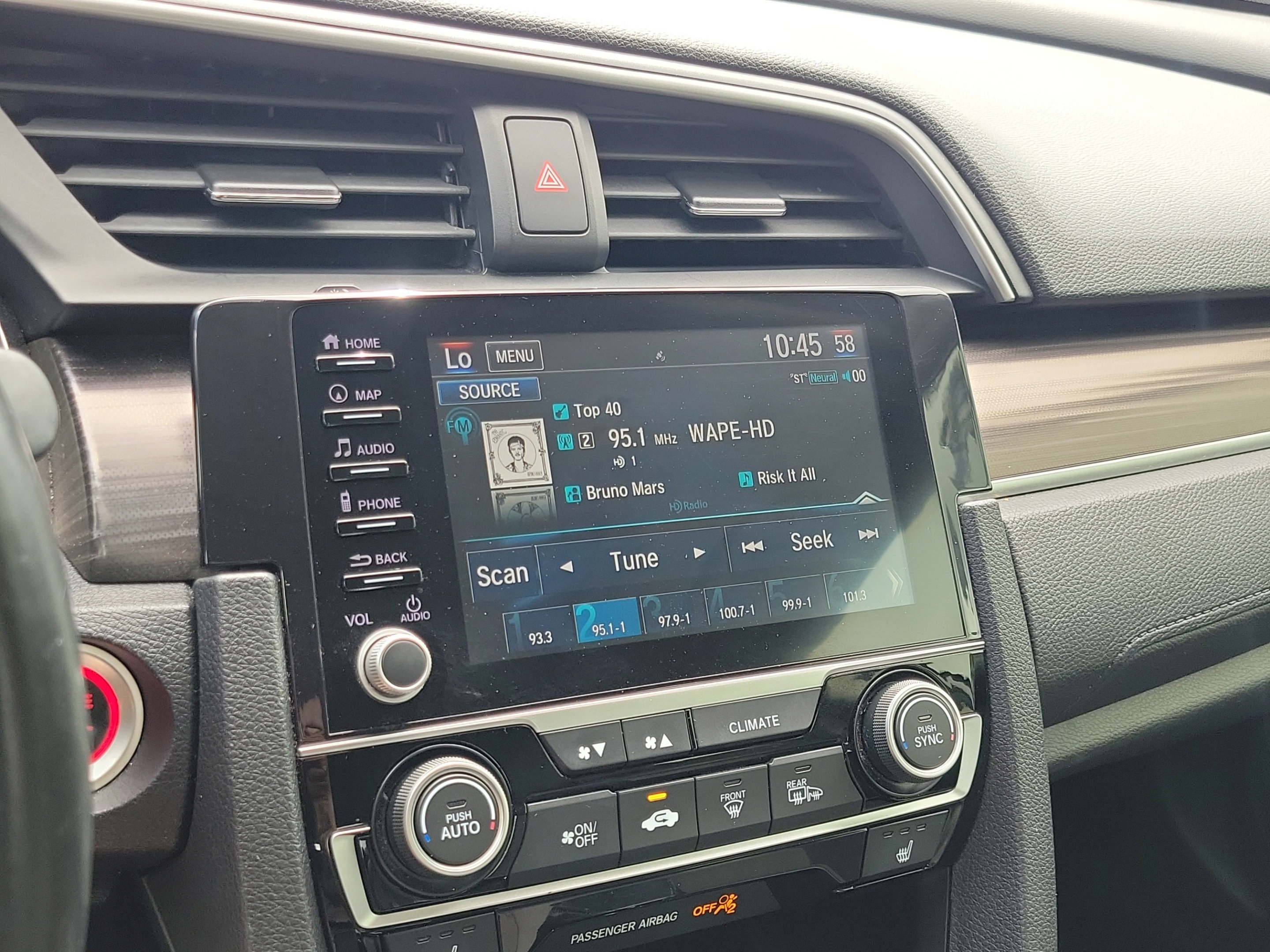 Used 2019 Honda Civic Touring image 25