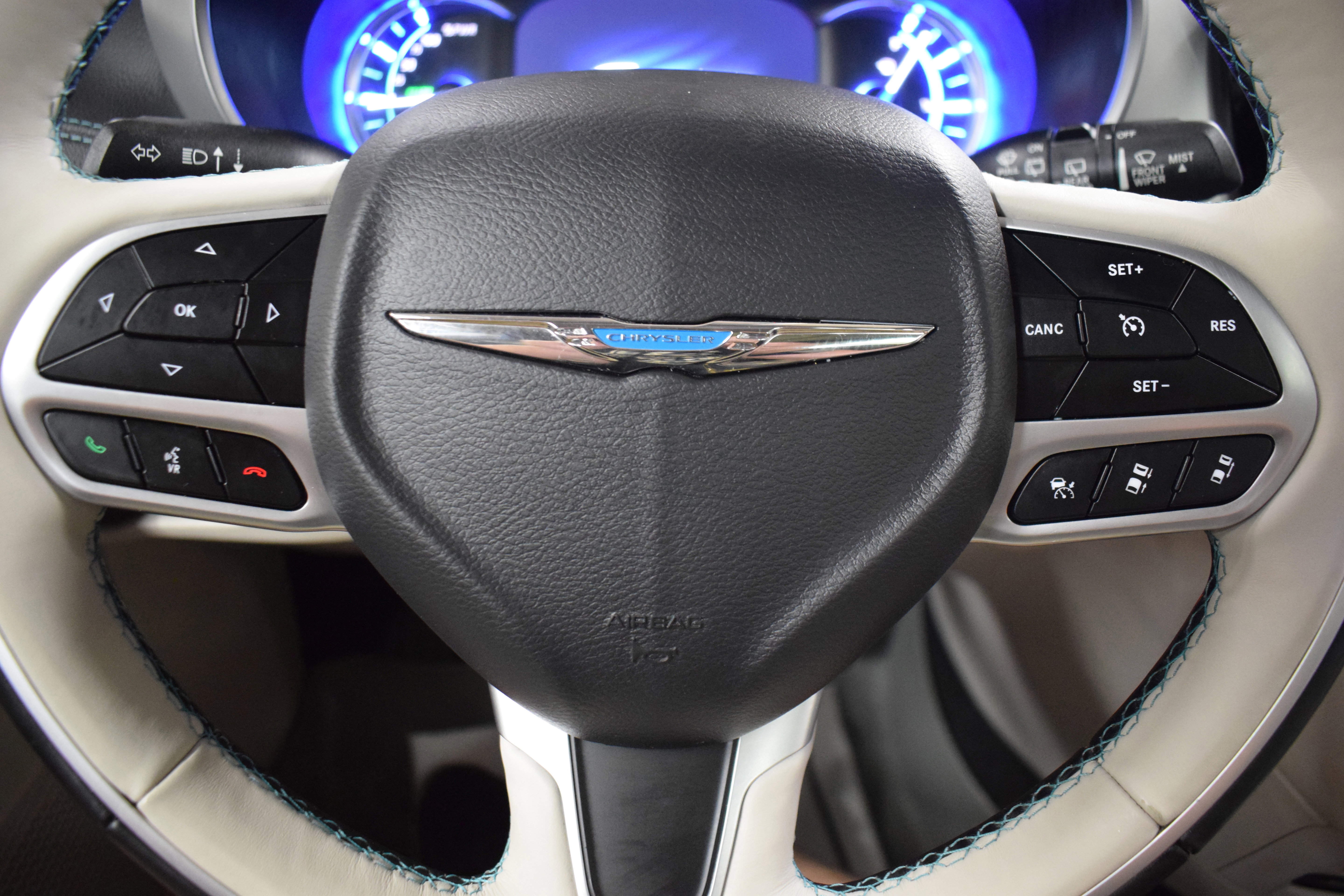 Used 2017 Chrysler Pacifica Platinum image 17