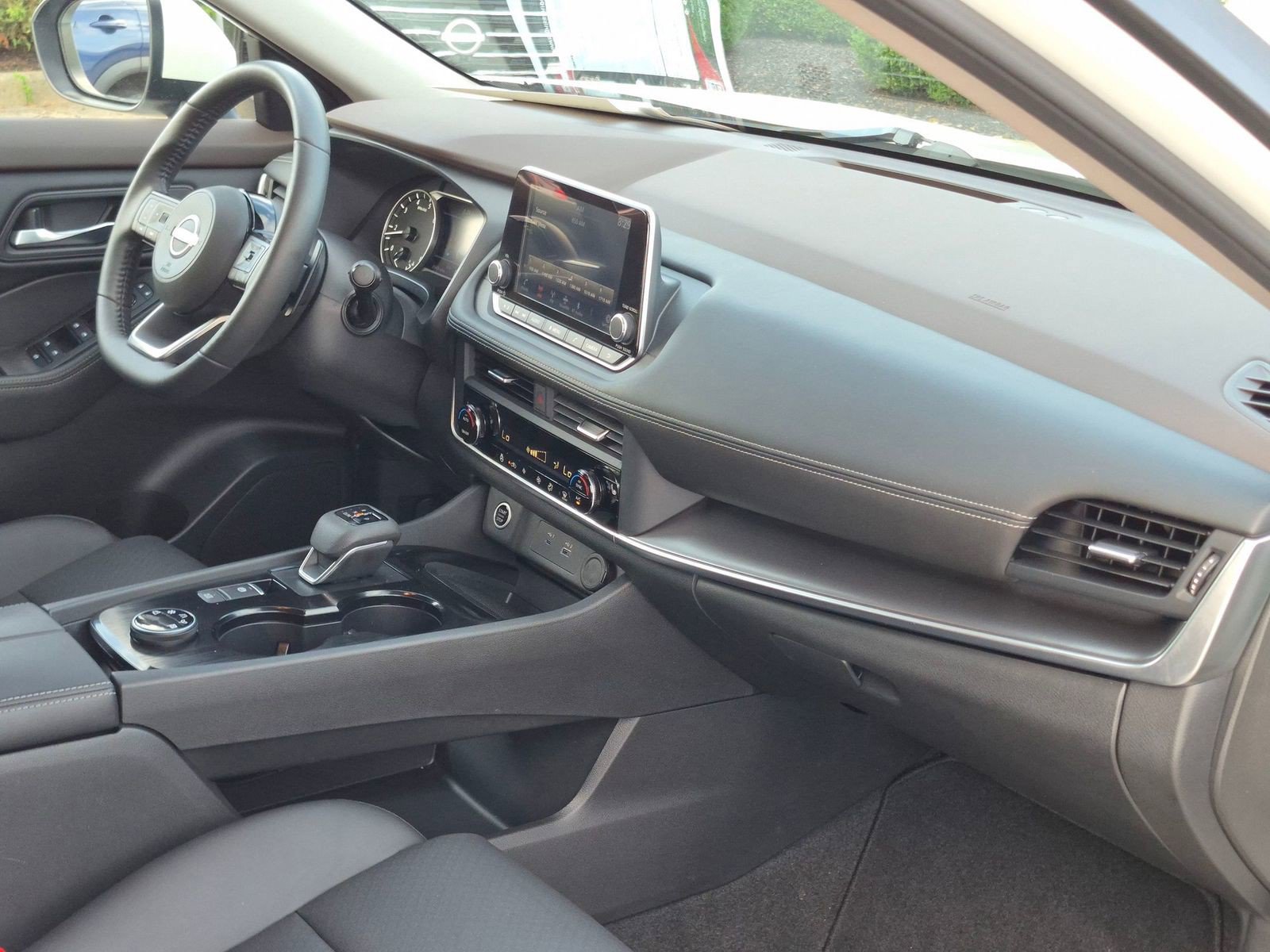 Certified 2023 Nissan Rogue SV w/ SV Premium B Package AWD/4WD image 37