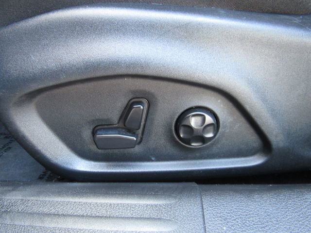 Used 2018 Jeep Compass Latitude w/ Popular Equipment Group image 17