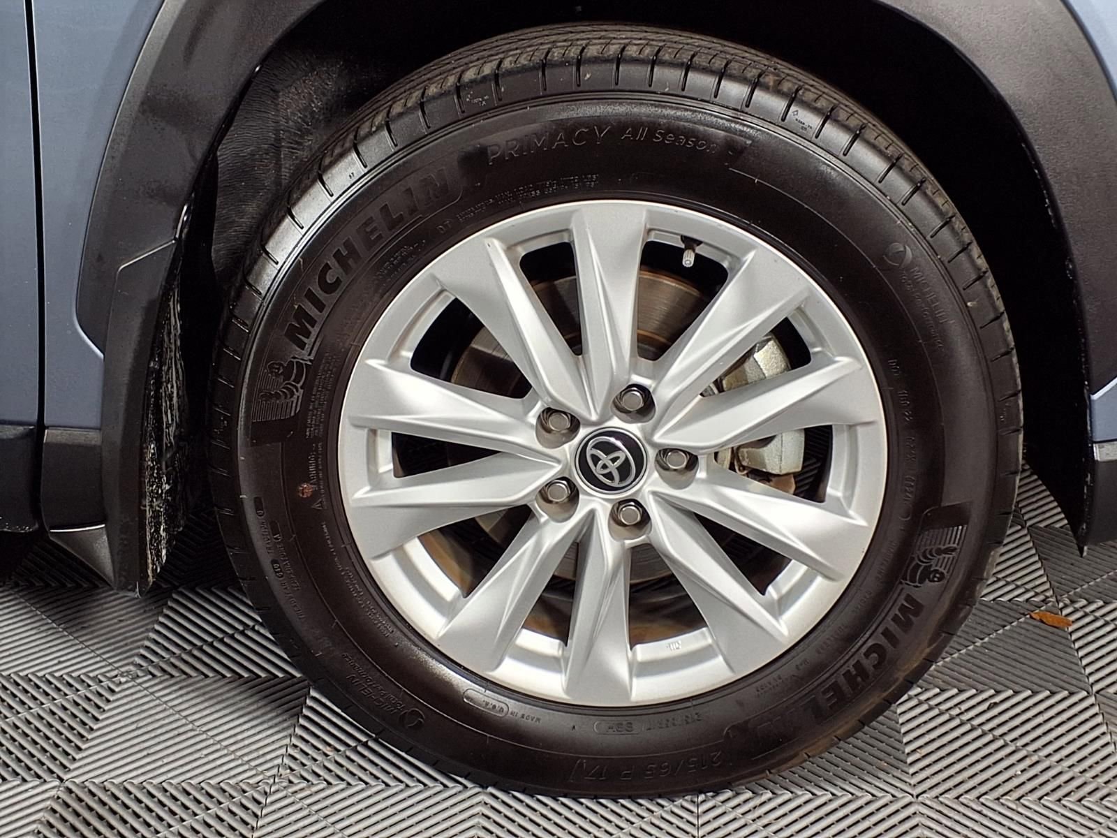 Used 2024 Toyota Corolla Cross LE image 29