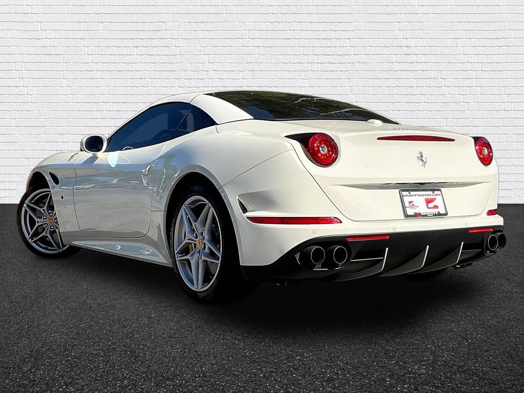Used 2016 Ferrari California T RWD image 4